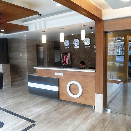 ป๊อปปี้ส อนุกุลา เรสซิเดนซี Hotel ฮอร์นีเบ็ชวา ภายนอก รูปภาพ