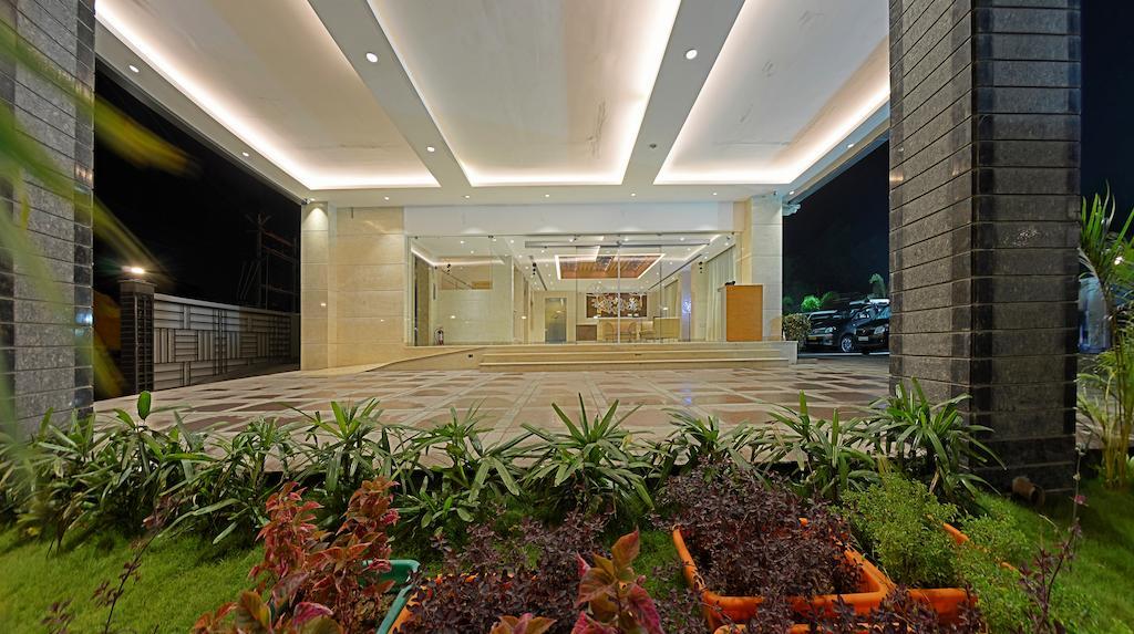 ป๊อปปี้ส อนุกุลา เรสซิเดนซี Hotel ฮอร์นีเบ็ชวา ภายนอก รูปภาพ