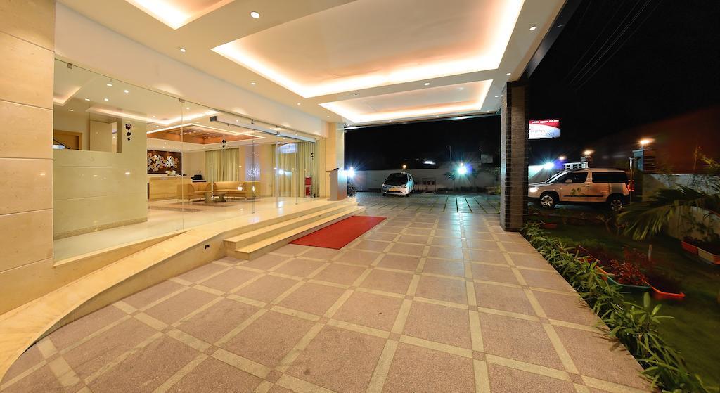 ป๊อปปี้ส อนุกุลา เรสซิเดนซี Hotel ฮอร์นีเบ็ชวา ภายนอก รูปภาพ