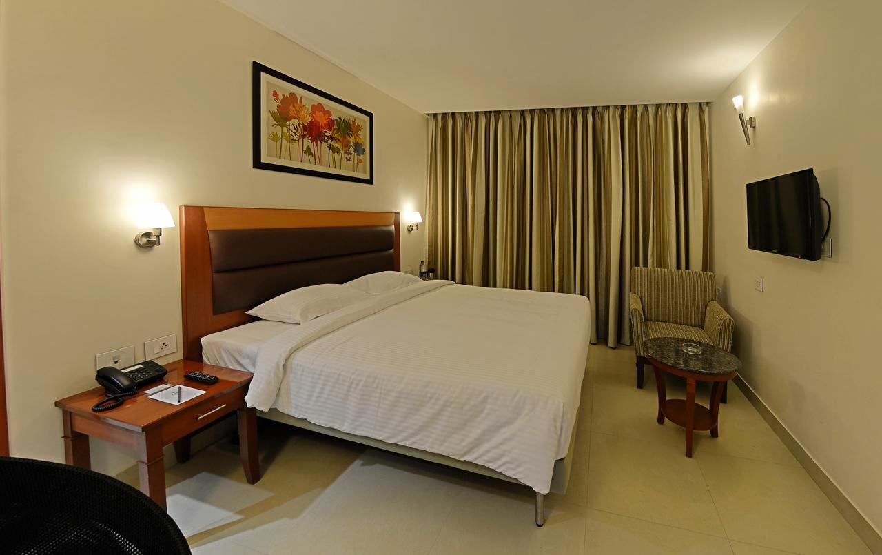 ป๊อปปี้ส อนุกุลา เรสซิเดนซี Hotel ฮอร์นีเบ็ชวา ภายนอก รูปภาพ